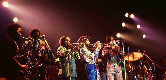 Earth, Wind and Fire sur scène en 1982